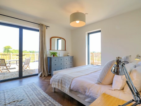 4 bedrooms, individually decorated, individually furnished, free WiFi. Number 3 The Barn House
