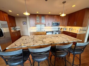 Microondas, horno, parrilla de estufa y lavavajillas 