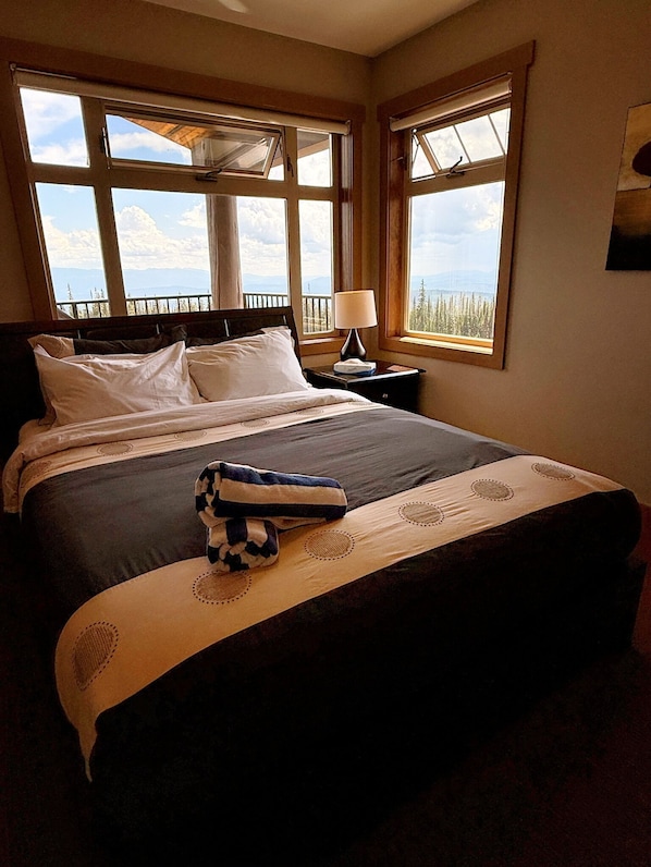 6 bedrooms, iron/ironing board, WiFi, bed sheets