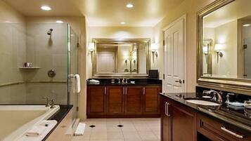 Executive Suite, Balcony, Pool View | Bathroom