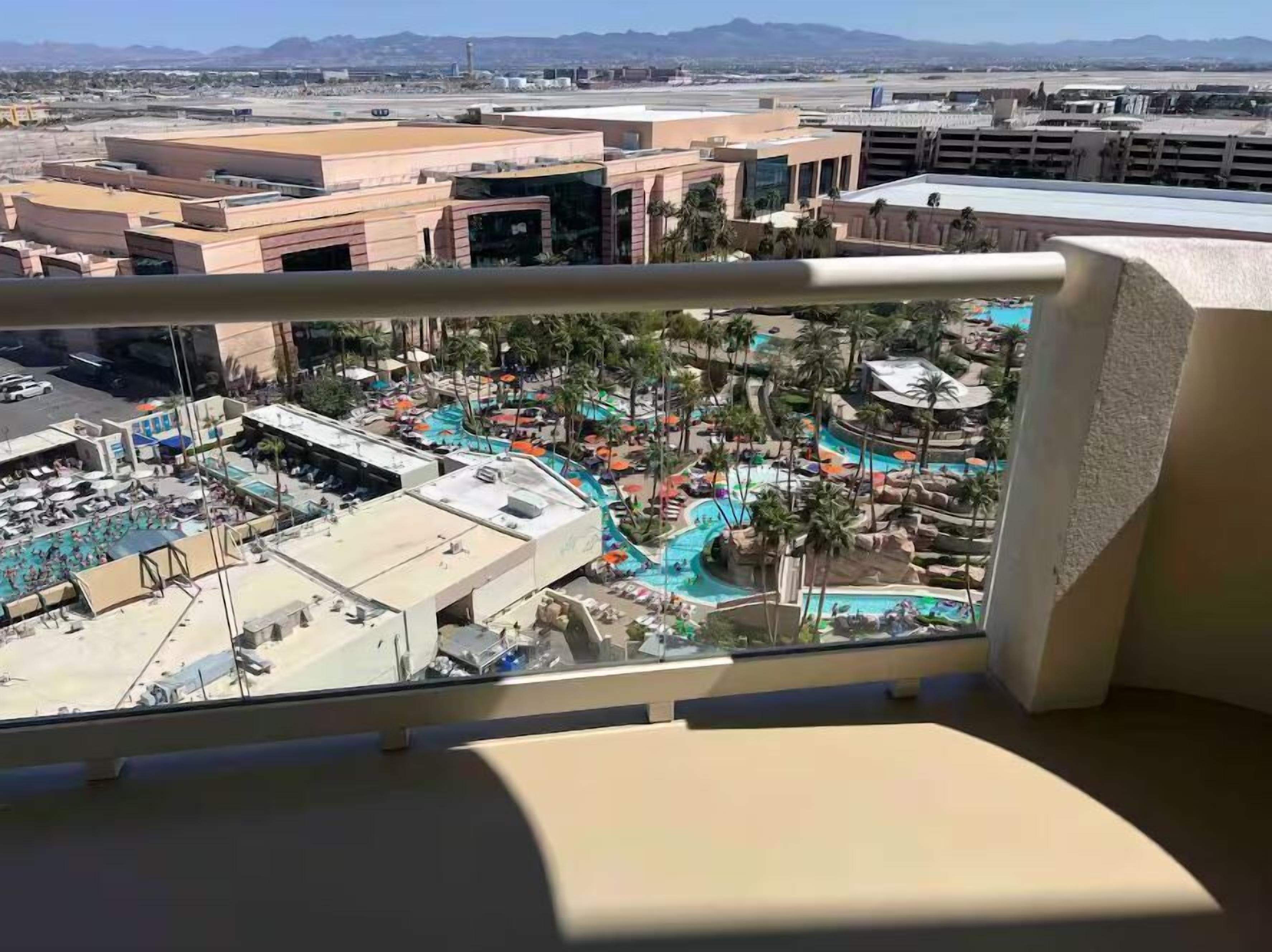 Suite ejecutiva, balcón, vista a la alberca | Terraza o patio