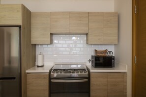 Fridge, microwave, oven, coffee/tea maker