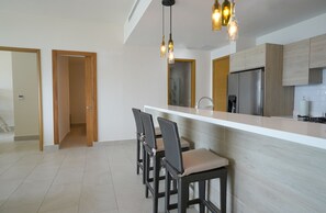 Fridge, microwave, oven, coffee/tea maker