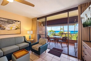 Classic Condo, 1 Bedroom, Lanai, Ocean View | Living area