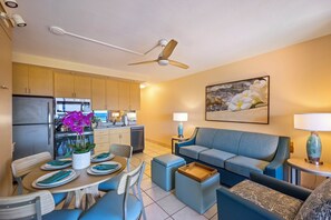 Classic Condo, 1 Bedroom, Lanai, Ocean View | Living area