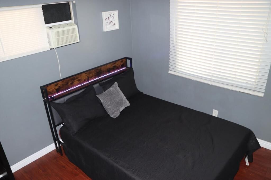 Spacious 2-bedroom Retreat In San Jacinto; Sleeps 6, Ac & Pet-friendly - San Jacinto, CA