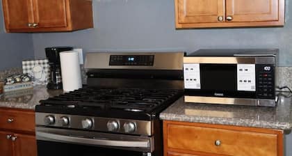 Spacious 2-Bedroom Retreat in San Jacinto; Sleeps 6, AC & Pet-Friendly