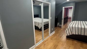 4 habitaciones, tabla de planchar con plancha, wifi y ropa de cama