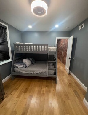 4 Schlafzimmer, Bügeleisen/Bügelbrett, WLAN, Bettwäsche