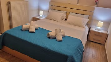 1 Schlafzimmer, Schreibtisch, Bügeleisen/Bügelbrett, Reisekinderbett