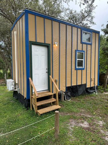 Little Minnow (Waterfront Tiny Home)
