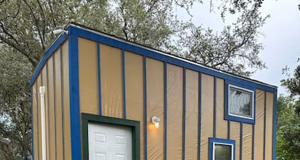 Little Minnow (Waterfront Tiny Home)