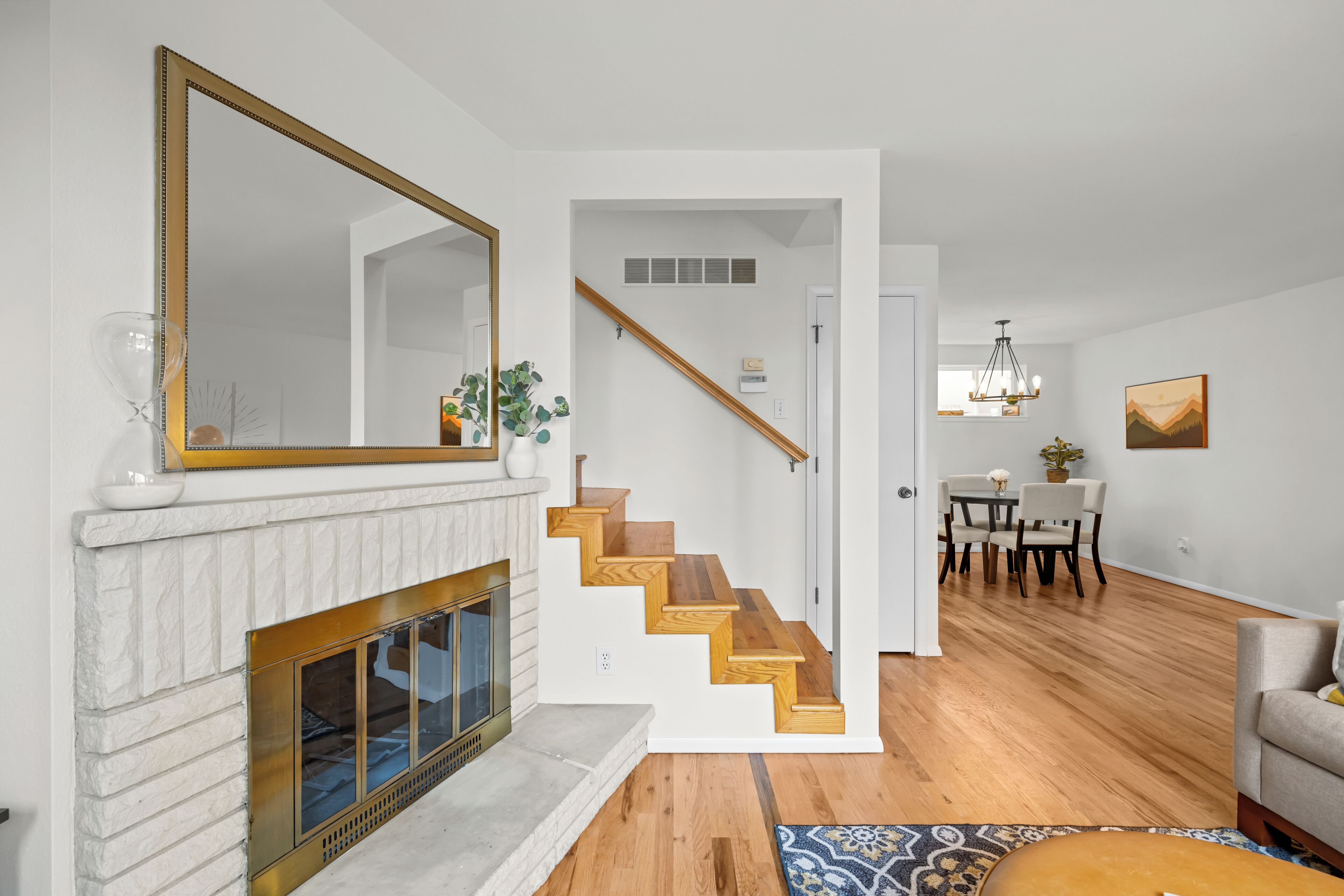 スマートテレビ、暖炉、PC モニター