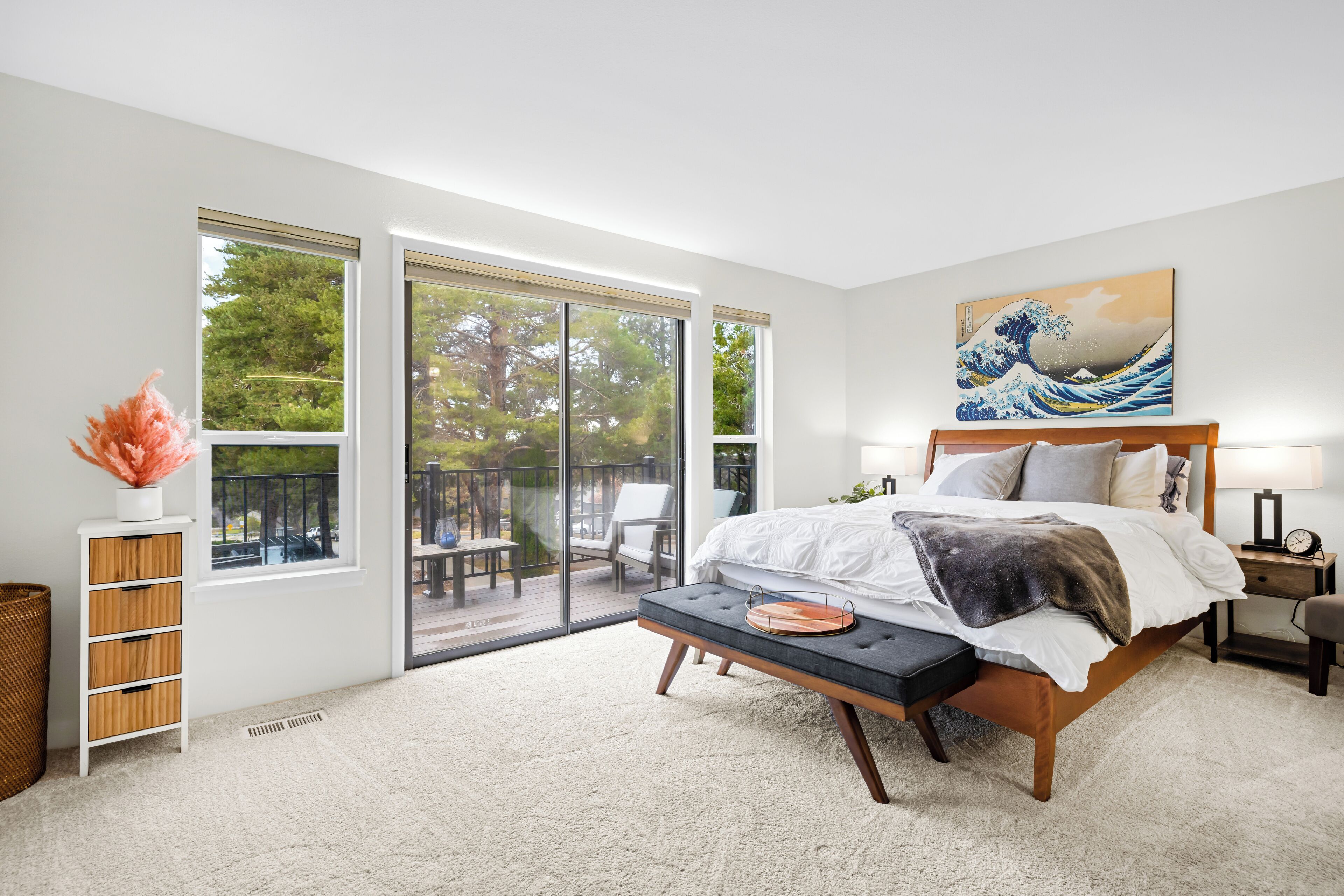 2 室のベッドルーム、デスク、WiFi (無料)、ベッドシーツ