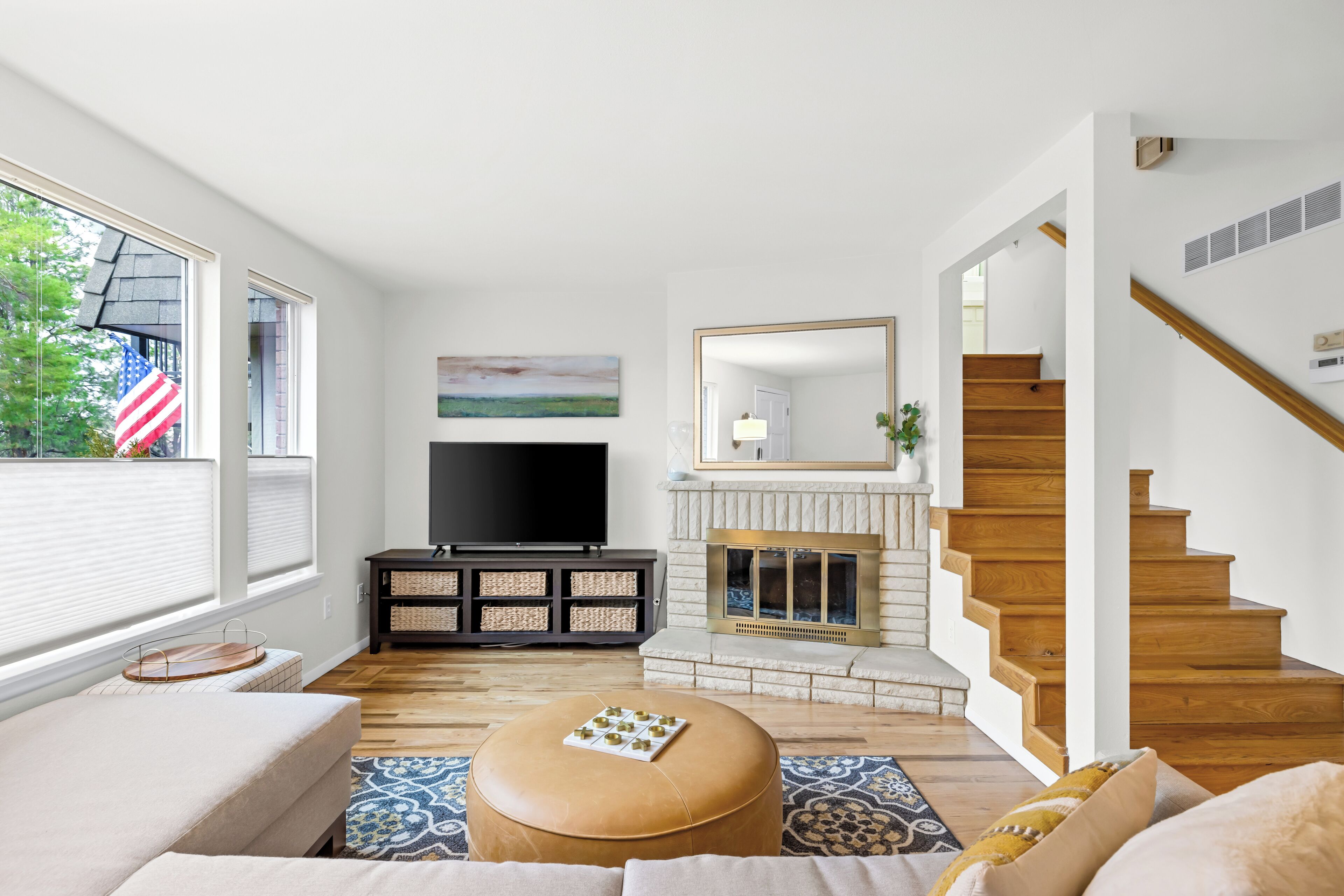 Smart TV, fireplace, computer monitors