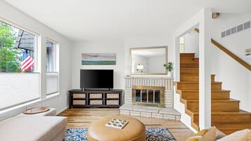 Smart TV, fireplace, computer monitors