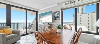 BEACH FRONT, FAMILY FRIENDLY, WALK TO THE HANGOUT!