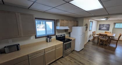 Massive 2-bedroom lower unit with fast WI-FI & in unit washer/dryer