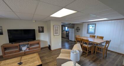 Massive 2-bedroom lower unit with fast WI-FI & in unit washer/dryer