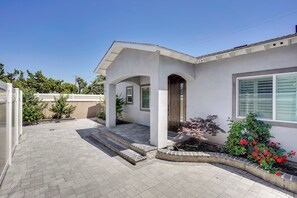 Terrace/patio - 2 Mi to Disneyland: Home w/ Furnished Patio! (Anaheim)