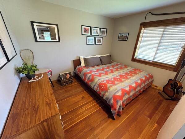 4 bedrooms, WiFi, bed sheets