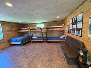 4 bedrooms, WiFi, bed sheets