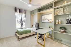 3 bedrooms, desk, iron/ironing board, Internet - ~ 10 Mi to Dallas Hospitals: Stylish Home w/ Yard! (Dallas)