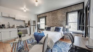 Fer et planche à repasser, lit parapluie, Wi-Fi, draps fournis