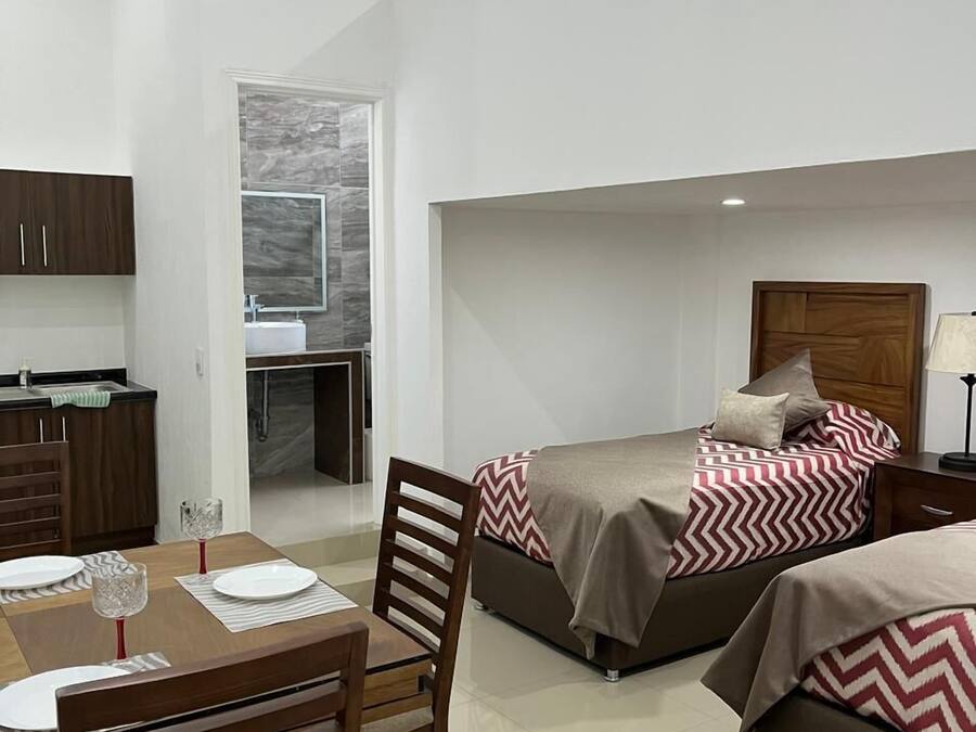 Espace de travail pour ordinateur portable, Wi-Fi gratuit, draps fournis