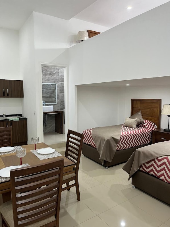 Standard Studio Suite | Laptop workspace, free WiFi, bed sheets