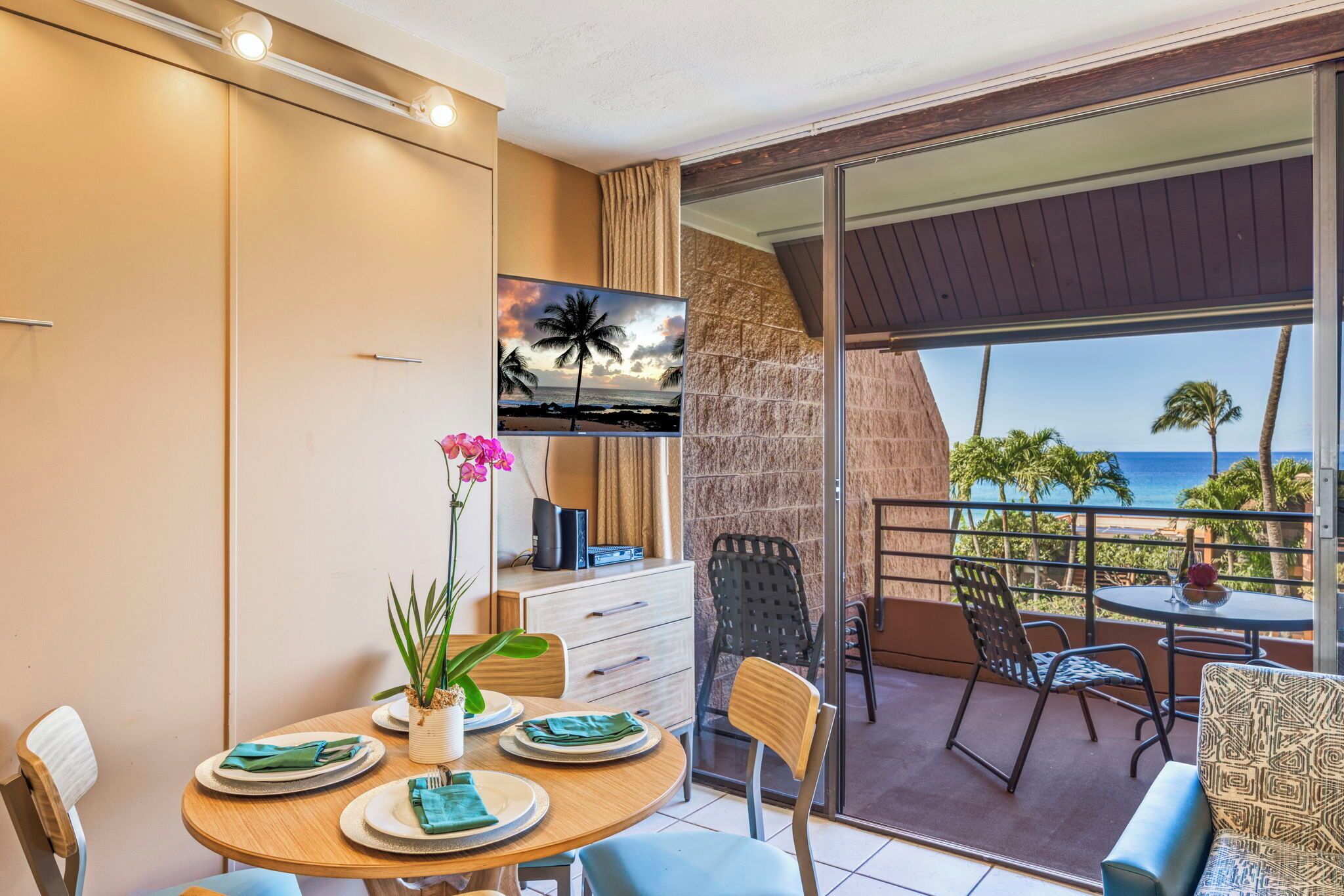 Condo clássico, 1 quarto, varanda coberta, vista para o oceano | Sala de jantar