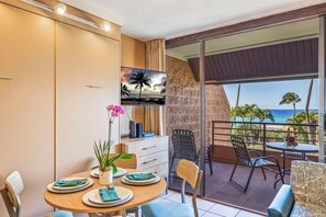 Klassiek appartement, 1 slaapkamer, veranda, uitzicht op zee | Dineerruimte