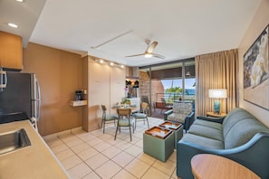 Appart'hôtel Classique, 1 chambre, véranda, vue océan | Coin séjour