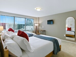 Una scrivania, ferro/asse da stiro, culla da viaggio, Wi-Fi gratuito