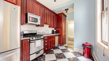 Oven, coffee/tea maker