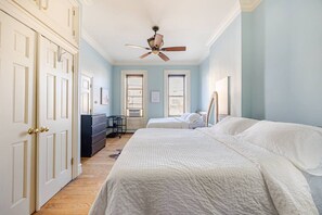 1 habitación, escritorio, wifi y ropa de cama
