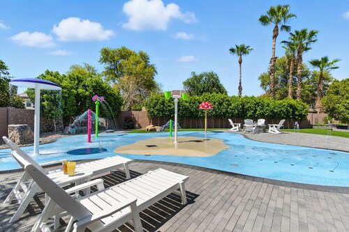 Splash Canyon - Splash Pad & Tons of Games - Gym