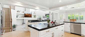 Splash Canyon - Splash Pad & Tons of Games - Gym