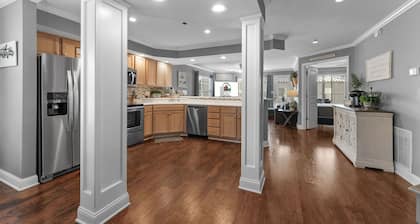 Relaxing Walk-In Condo •Community Pool • Pet Friendly