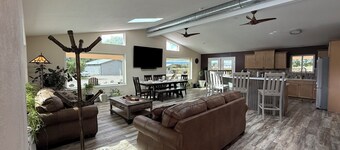 Wine Country Escape - 3 BR/2 BA Retreat - Orchard, Mountain Views & Large Patio