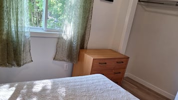4 Schlafzimmer, Schreibtisch, Bügeleisen/Bügelbrett, kostenloses WLAN
