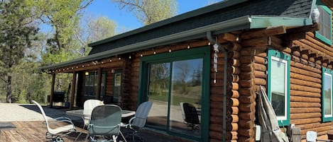 屋外ダイニングエリア