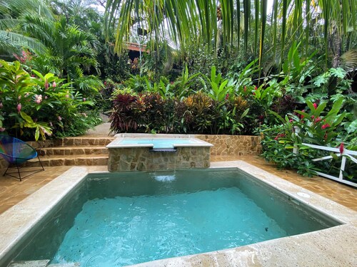 Charming 2-bedroom house in peaceful Montezuma with AC