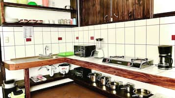 Microondas, horno, placa de cocina, tostadora