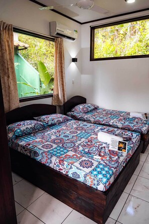 2 bedrooms, free WiFi, bed sheets, wheelchair access - Charming 2-bedroom house in peaceful Montezuma with AC (Montezuma)
