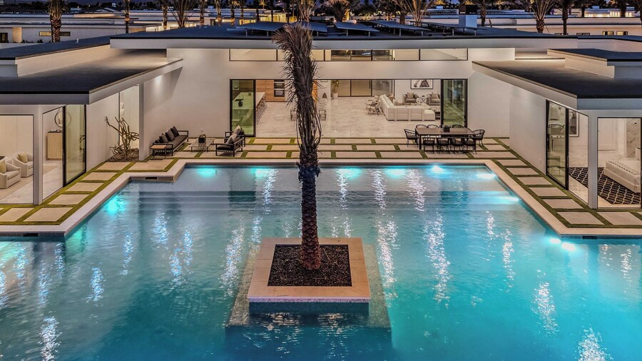 Sleeps 31 2 Luxury Villas w/ Pool + Spa, Putting Green Bravo by Avantstay