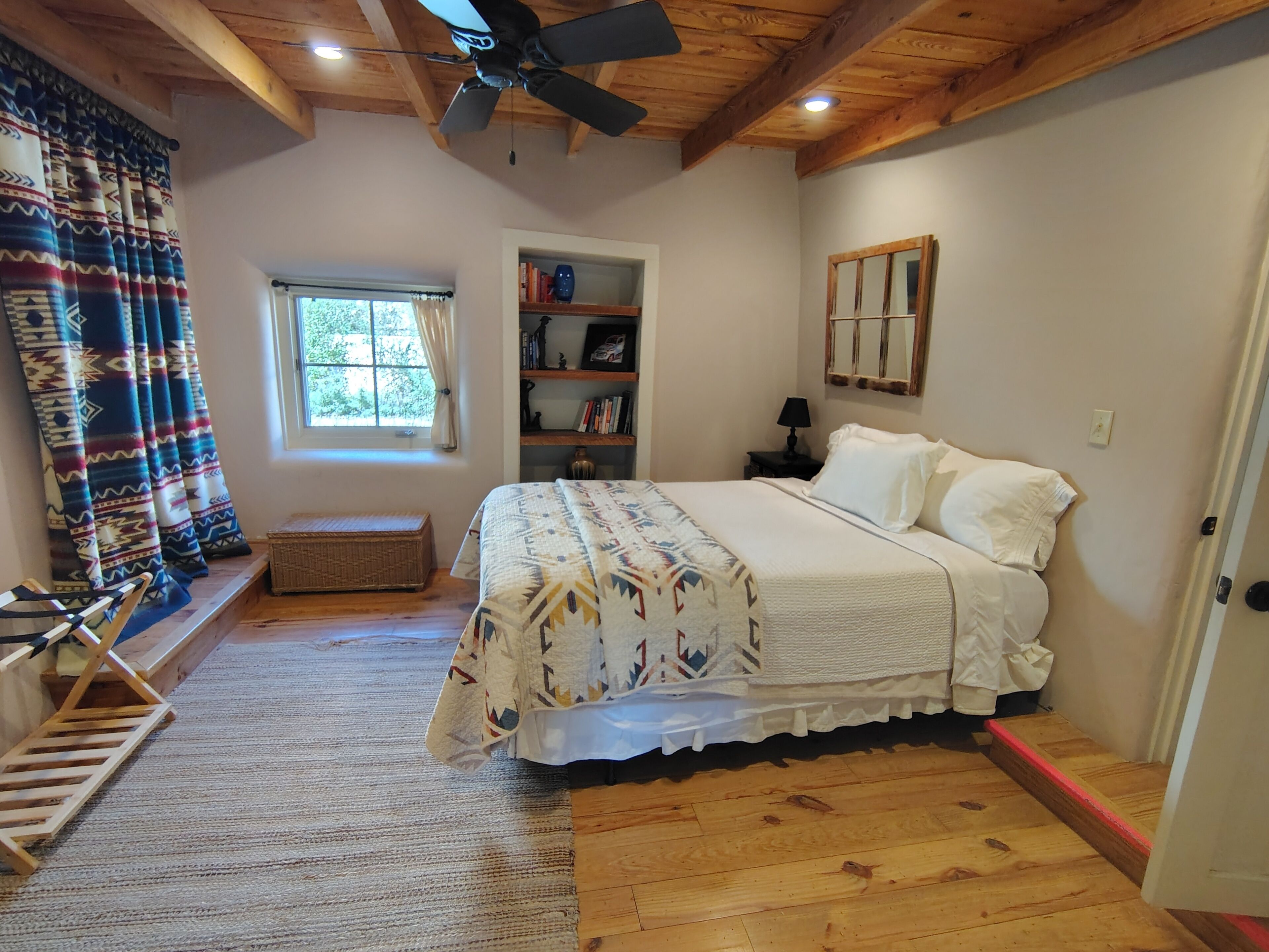 1 غرفة نوم ومكواة/لوح كي وواي فاي وملاءات أسرّة