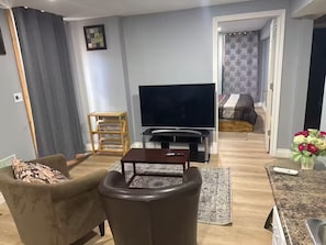 1 habitación, escritorio, tabla de planchar con plancha y wifi gratis