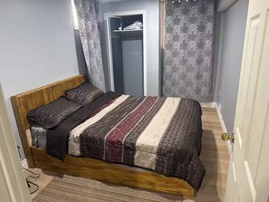 1 habitación, escritorio, tabla de planchar con plancha y wifi gratis