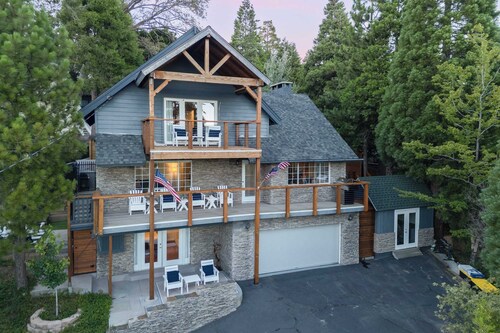 Sauna, Lake Views + Firepits Near Lake Arrowhead Village Zurich Drive by Avantstay